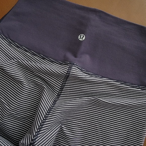 Lululemon Roll-Down crops - Picture 3 of 4